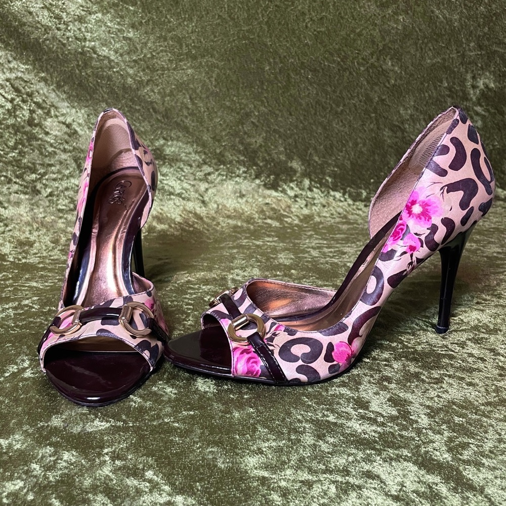 Carlos Santana Floral Leopard Pumps